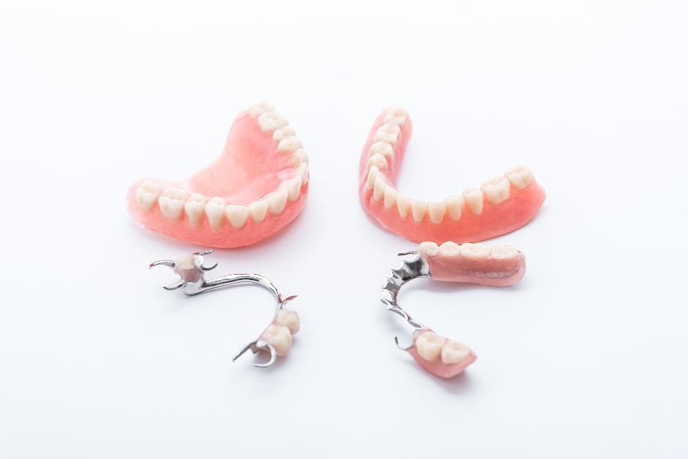 close of denture | dentures bloomington in